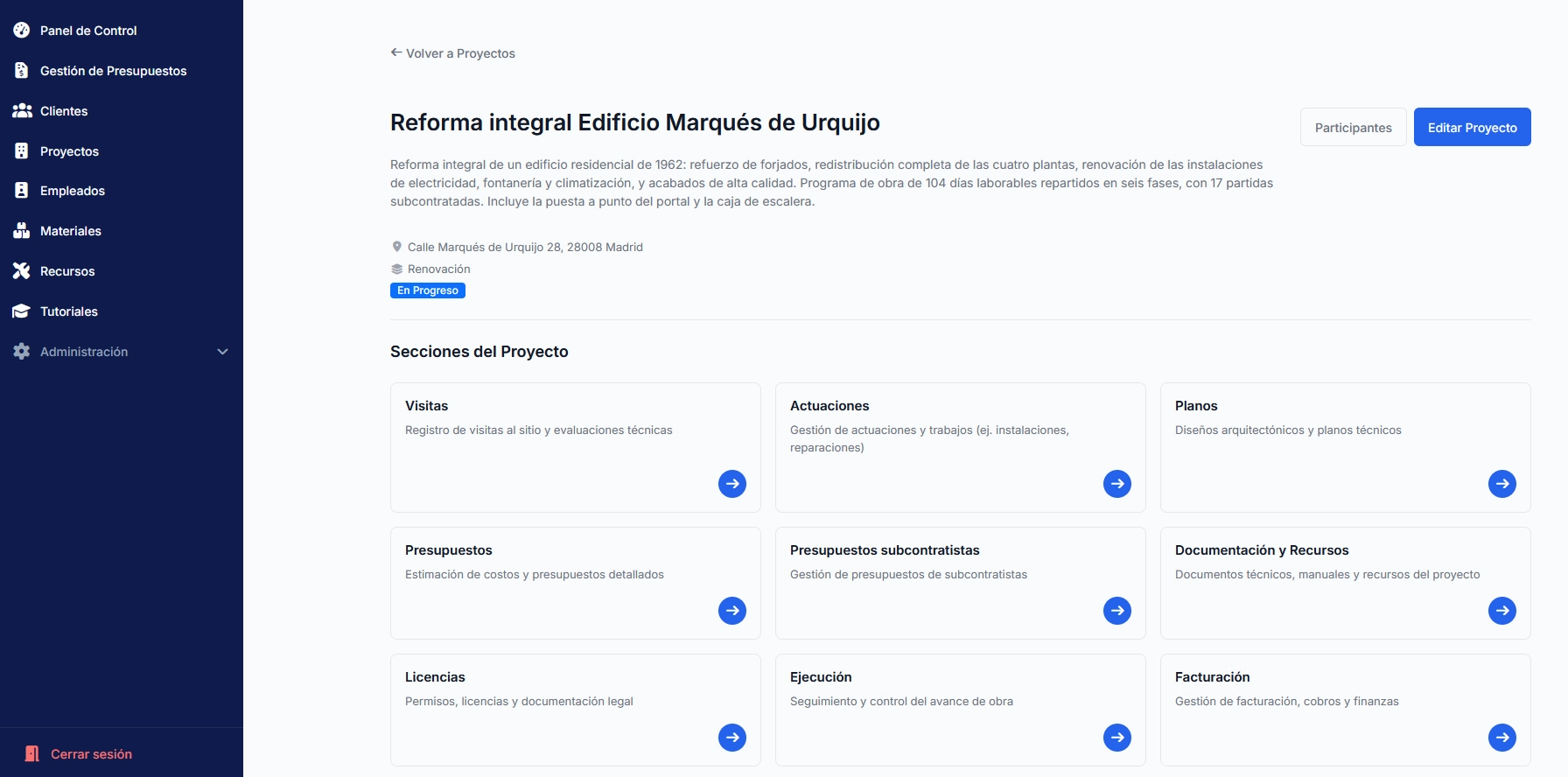 Ficha de una obra en BuildPro, con su descripción, dirección y estado, y las secciones del proyecto: visitas, actuaciones, planos, presupuestos, documentación, licencias y ejecución